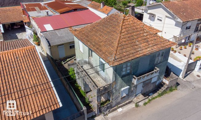 Moradia T3 para reabilitação no centro de Rio Meão, S.M. Feira-23