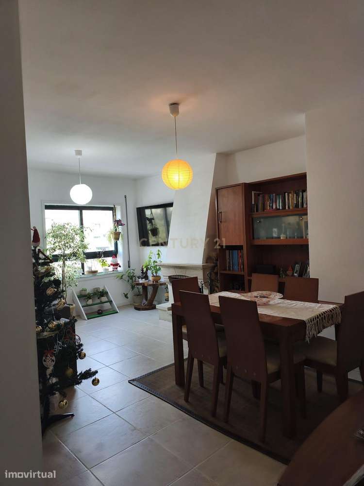 Apartamento T2 em Valongo com Garagem e Varandas-8