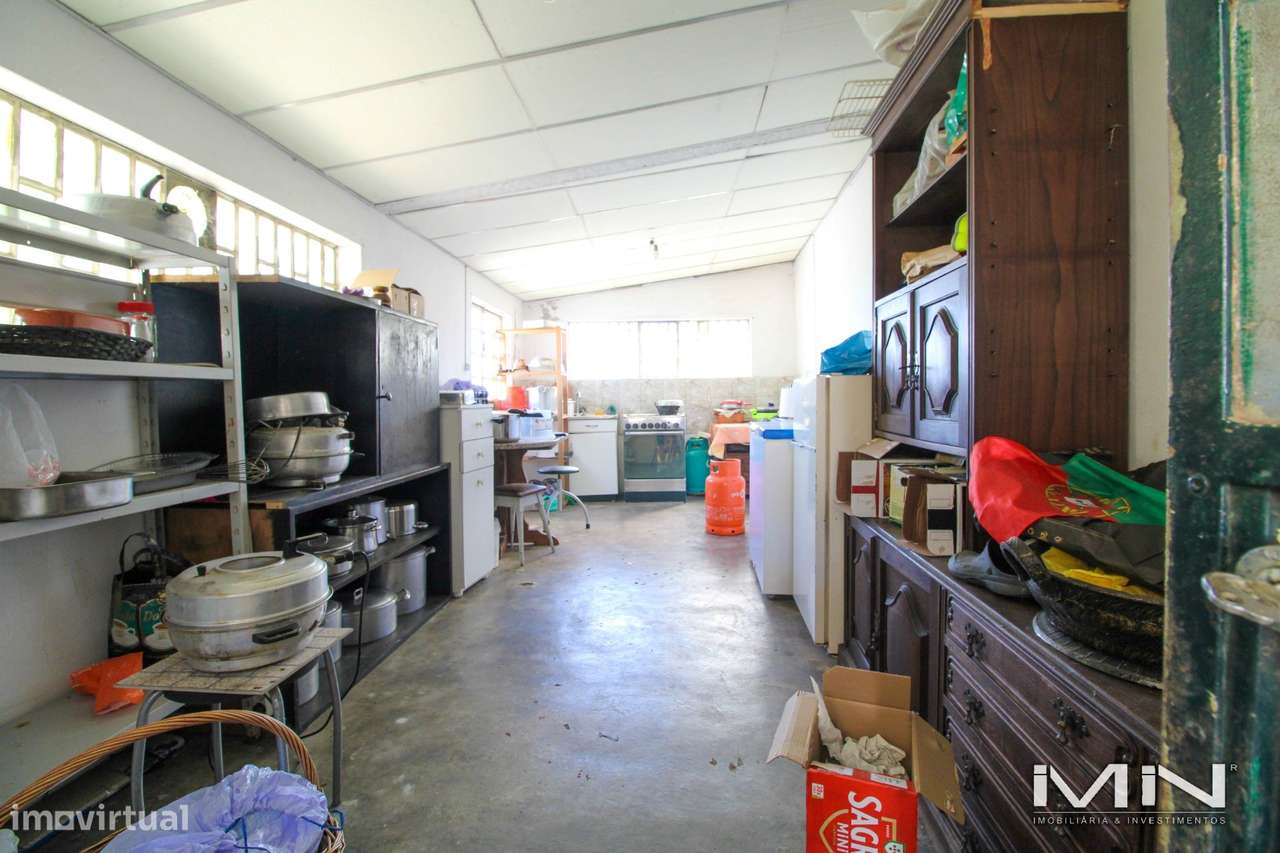 Mini Quinta com Construção Robusta, Poço, Adega e Viabilidade para Seg-29