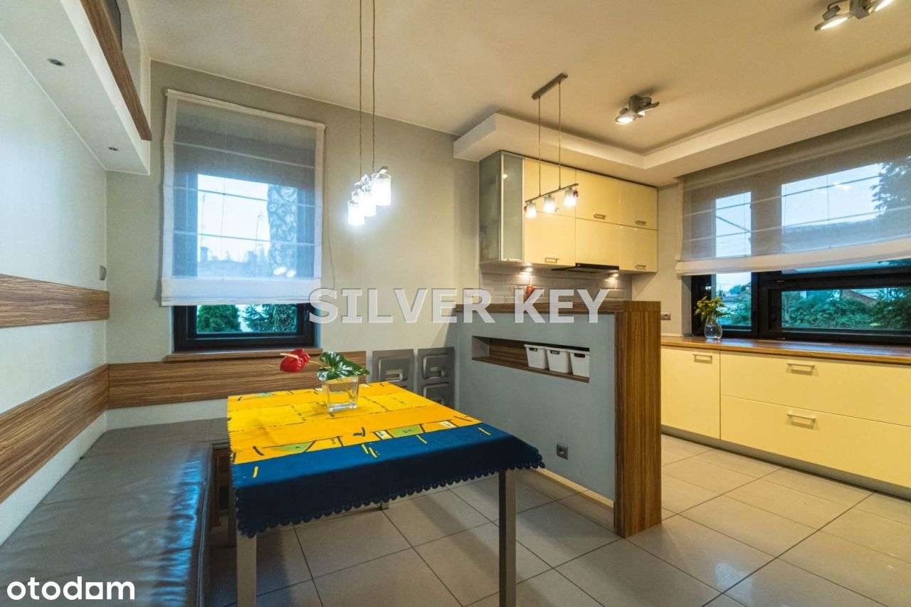 Wyjątkowy Dom z Dodatkowym Budynkiem Usługowym-3