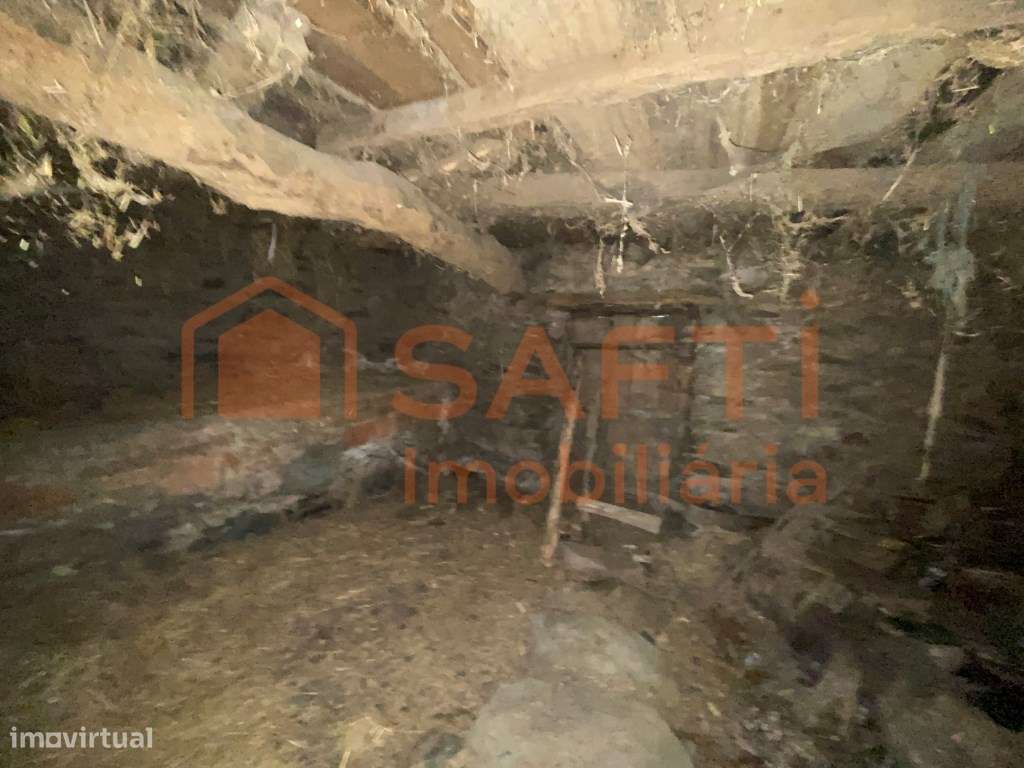 Palheiro em Pedra com 240m² de Terreno em Vinhas-Macedo de Cavaleiros-4
