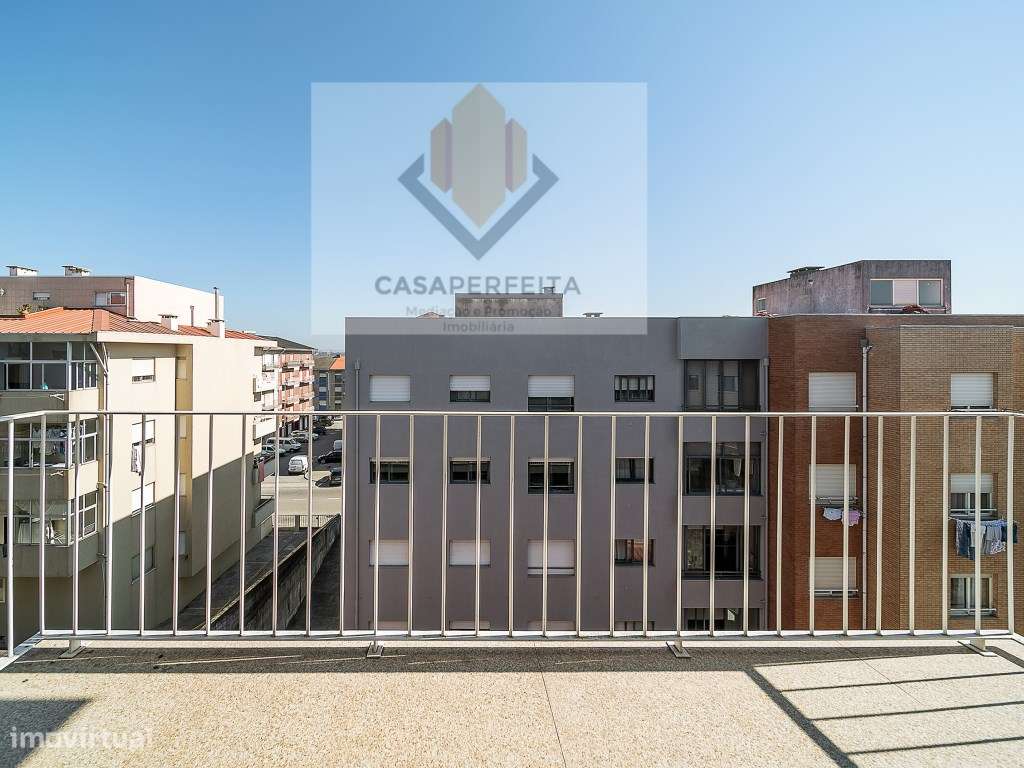 Apartamento T1 Novo com Varanda Ampla e Lugar de Garagem - Oliveira...-7