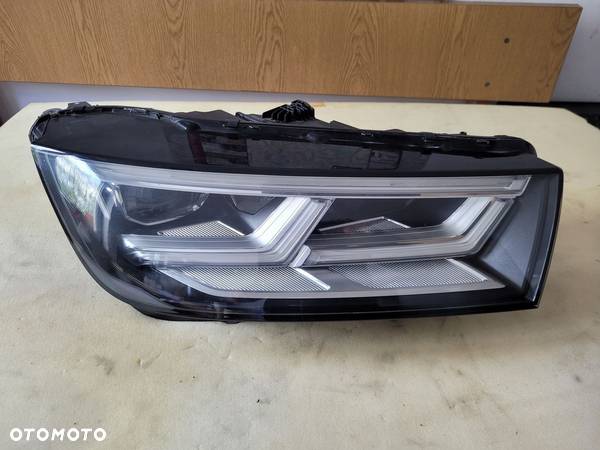 LAMPA PRAWY PRZÓD AUDI Q5 80A941034 - 1