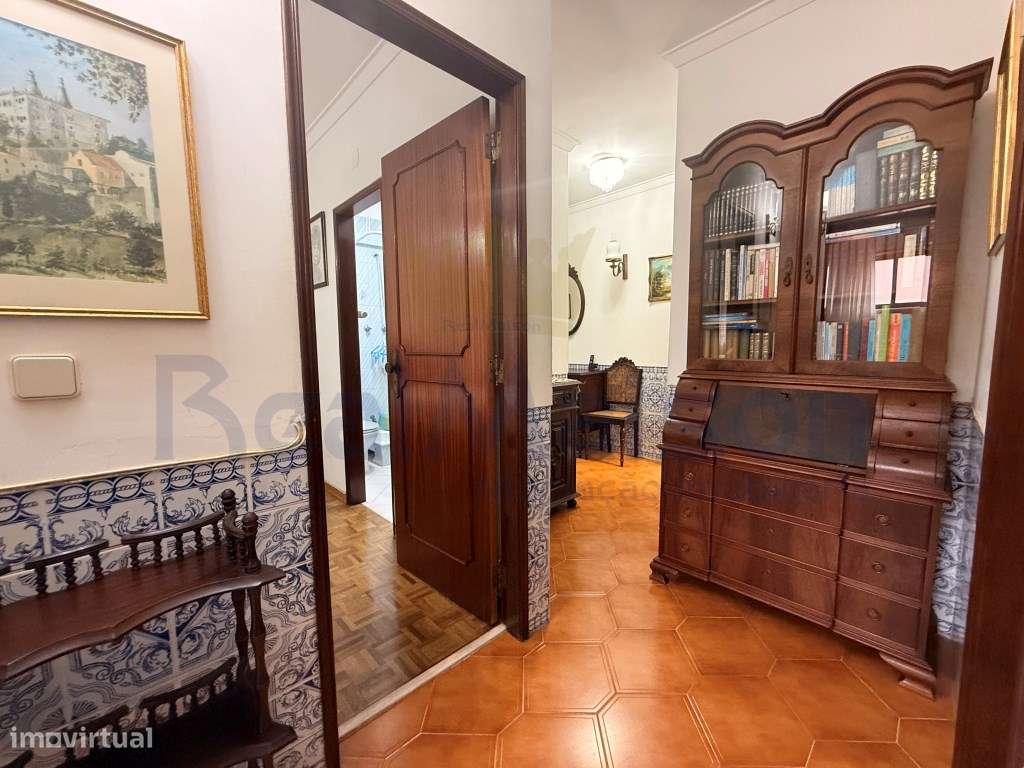 Vende-se Fantástico T3 no centro de Mem Martins-18