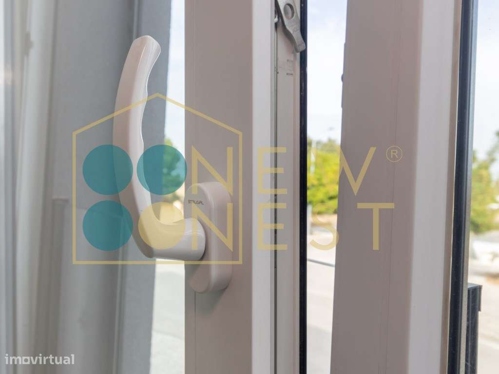 Moradia T3+1 em Banda como Nova com pátio e Vista Castelo de Palmel...-28