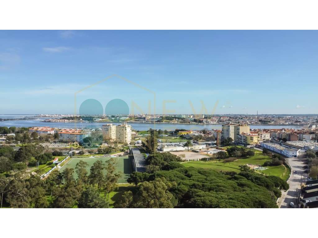 Moradia T2+2 com garagem e jardim, a dois passos do Parque do Serra...-55