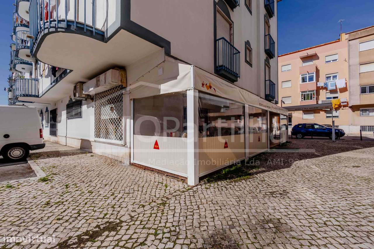 Espaço comercial para venda no Cacém-8