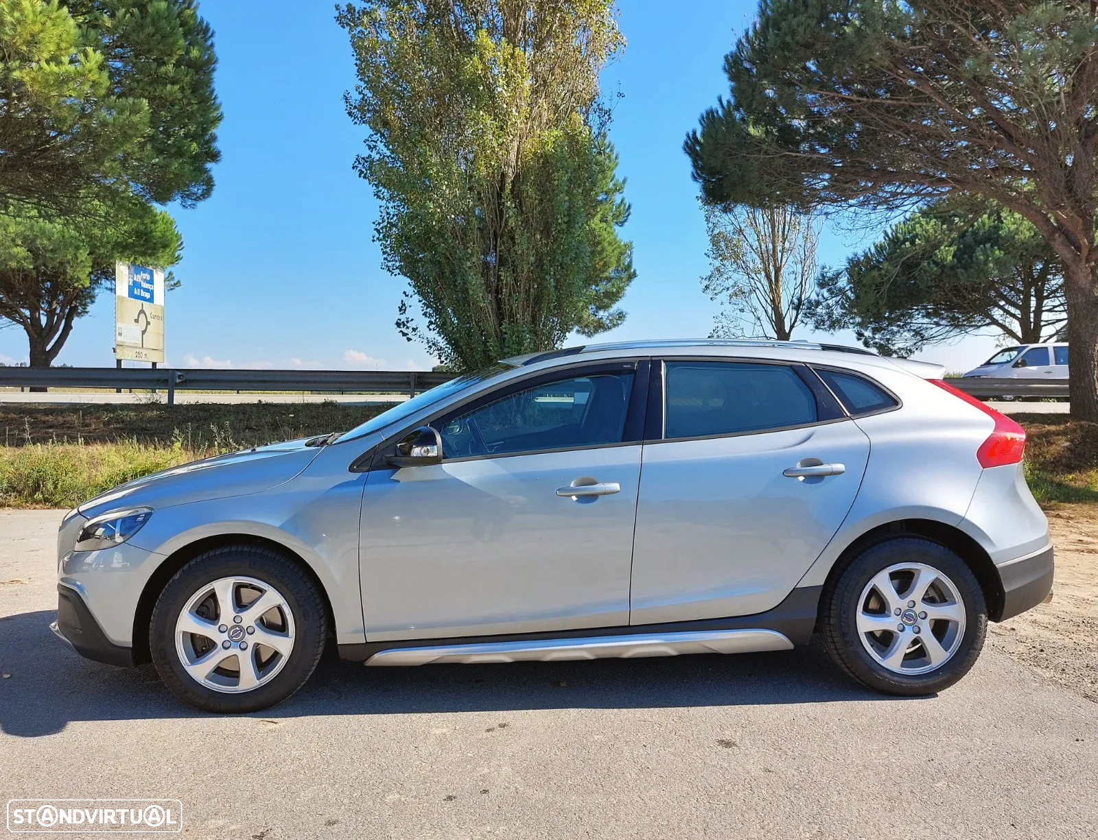 Volvo V40 Cross Country 2.0 D2 Momentum Geartronic - 2