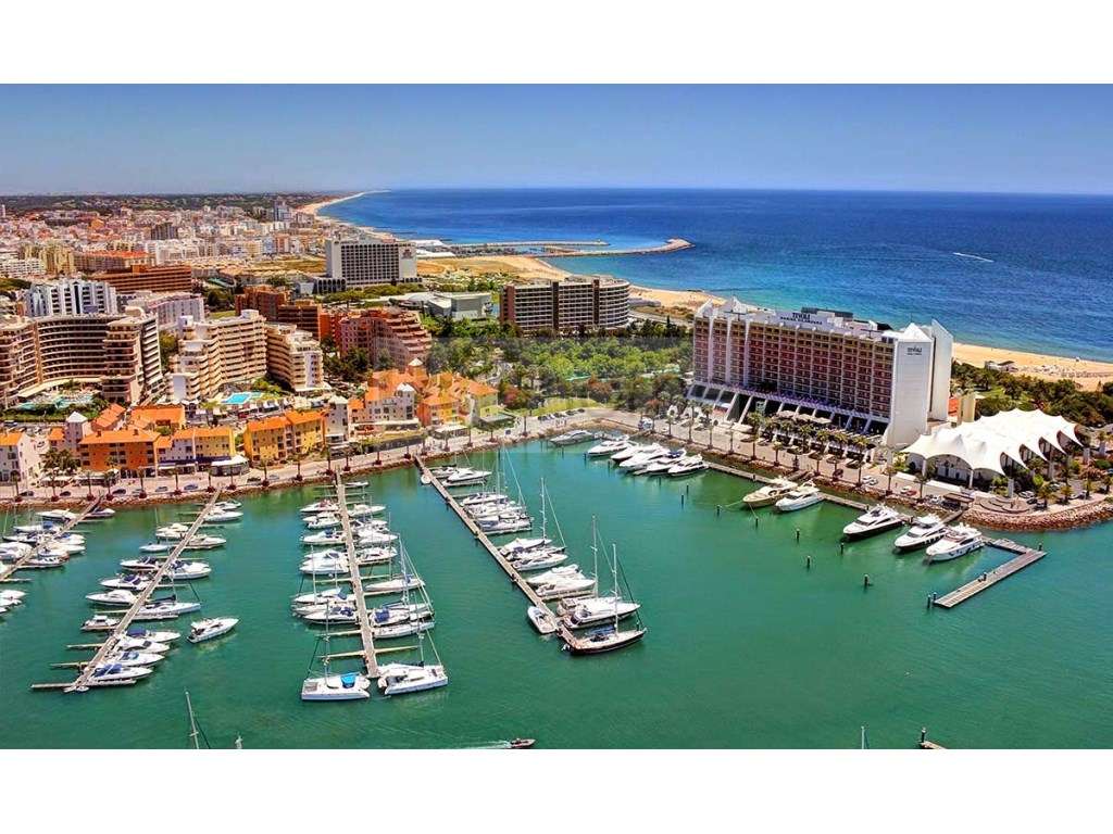 Moradia V4 em Vilamoura com piscina.-13