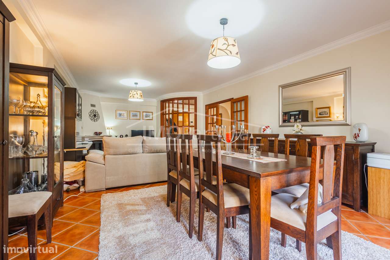 Apartamento T2 | 159 m² | Suíte | Garagem | Varanda-12