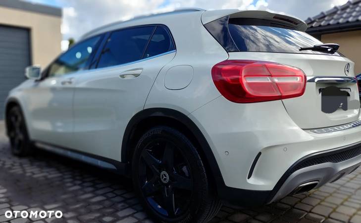 Mercedes-Benz GLA - 10