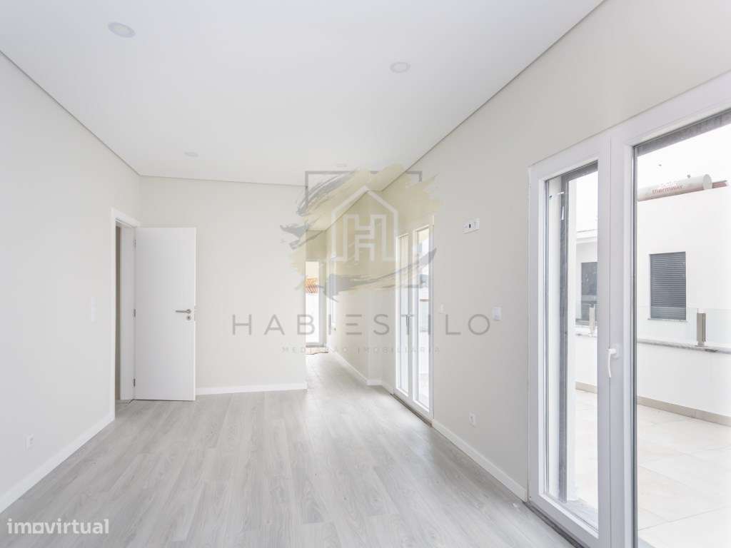 Moradia V4 nova com piscina-29