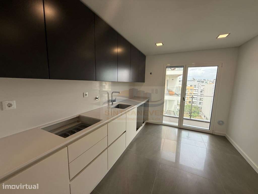 T2 para Arrendamento | 6.º Andar com Garagem | Parede - Cascais - Grande imagem: 5/12