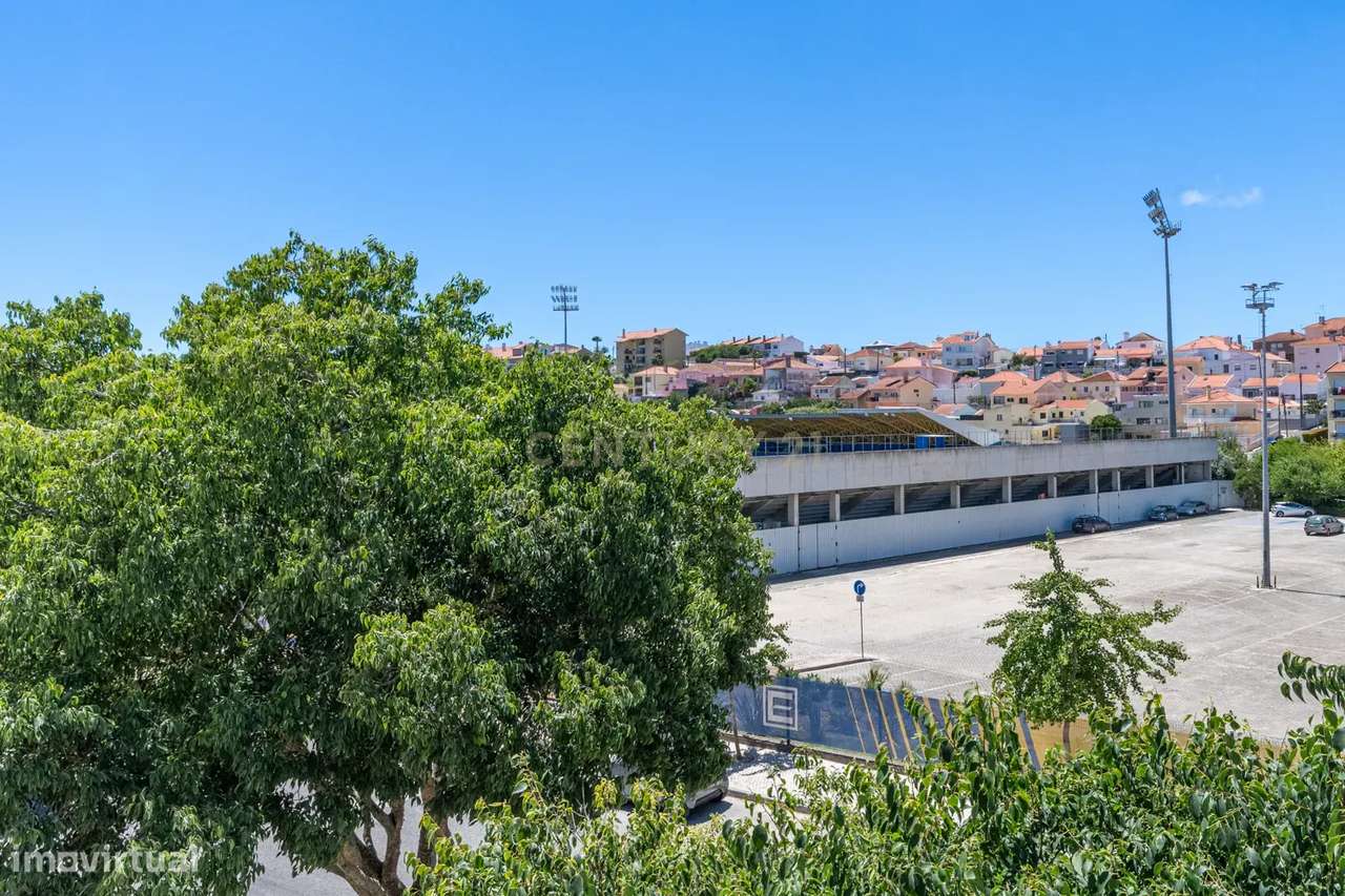 T3 Totalmente Renovado no Estoril – Conforto, Modernidade e Qualidade-31