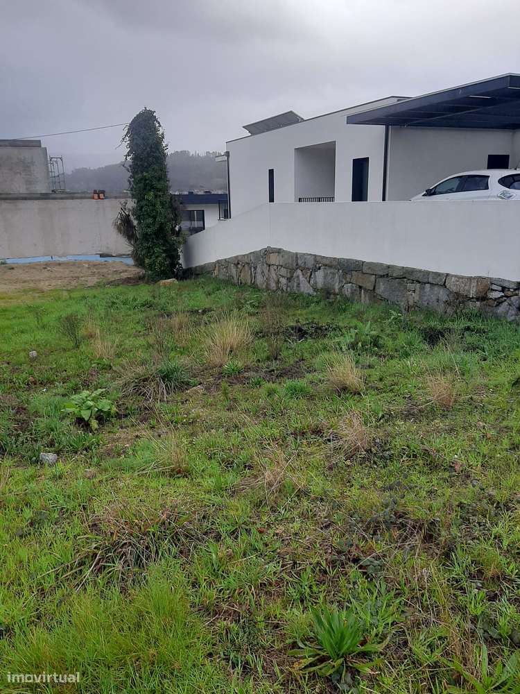 Terreno de 767m² com acesso asfaltado em Castelo de Paiva - Grande imagem: 3/17