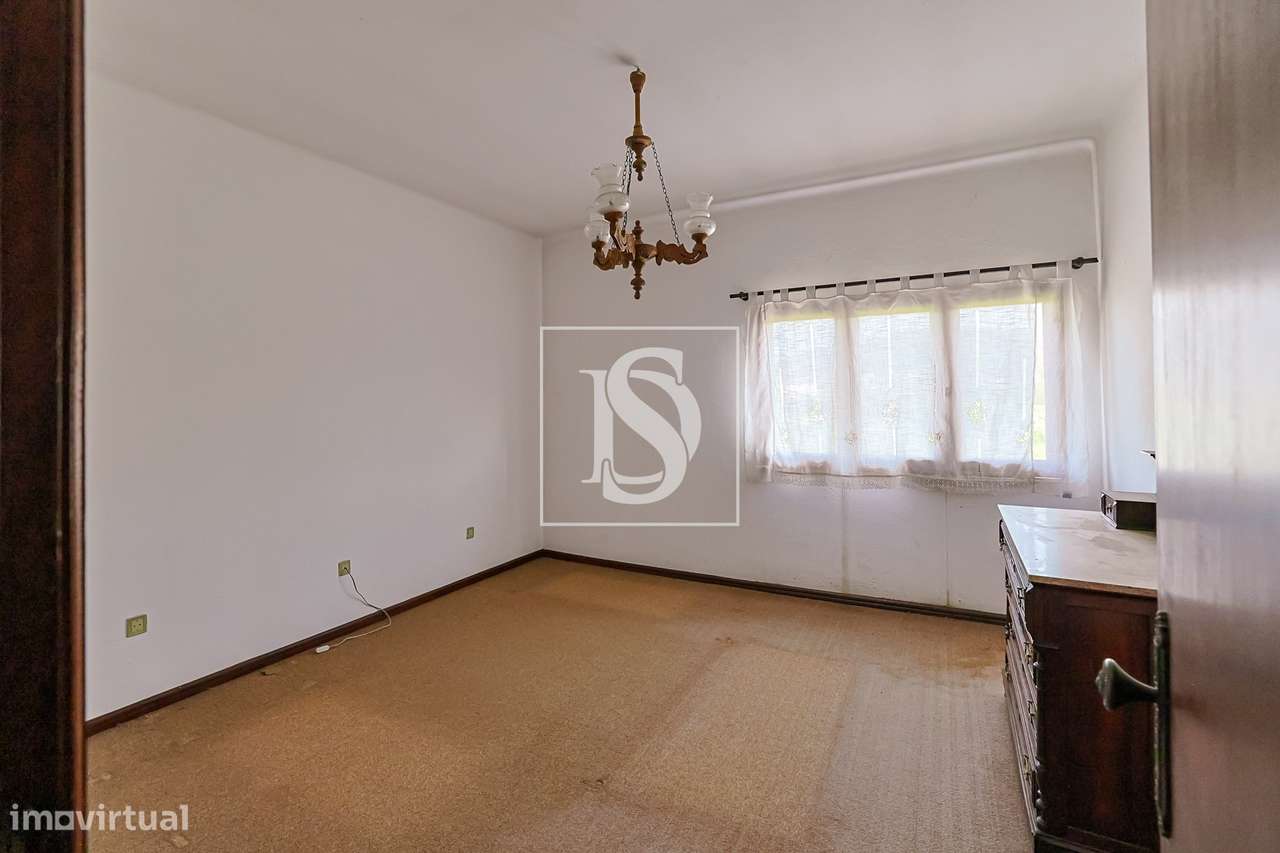 Moradia T4 c/ 376 m², jardim e riacho-14