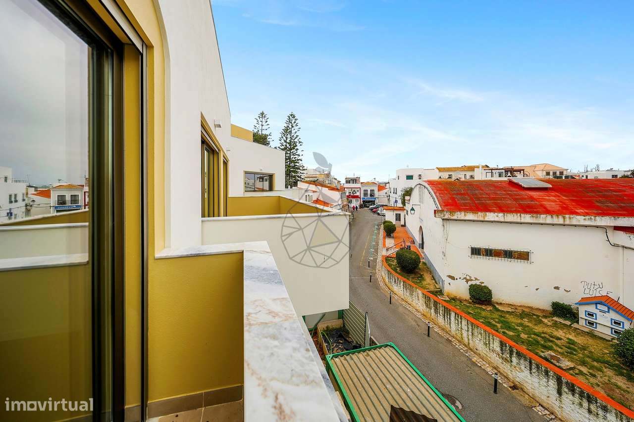 Apartamento T2 Duplex com 2 lugares de estacionamento em Alvor-15