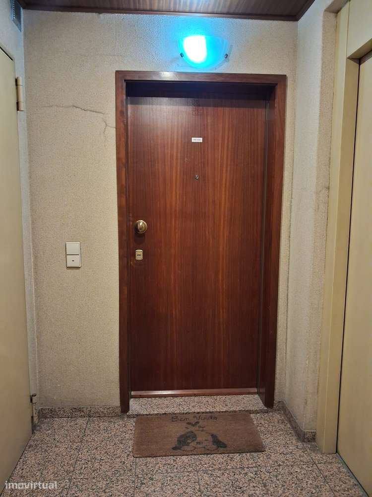 Apartamento T1 +1 com 77m² Matosinhos-12