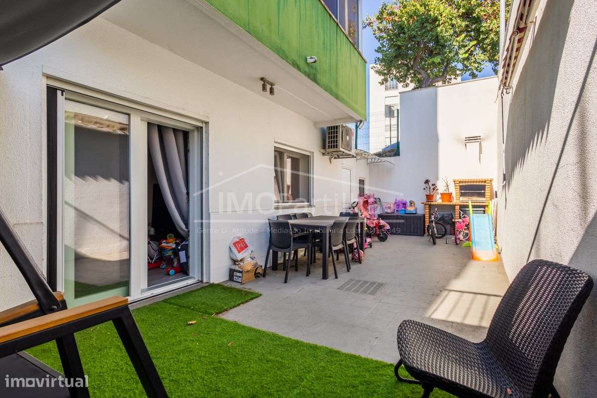 Apartamento T3 C/ Terraço na Ramada - Odivelas-0