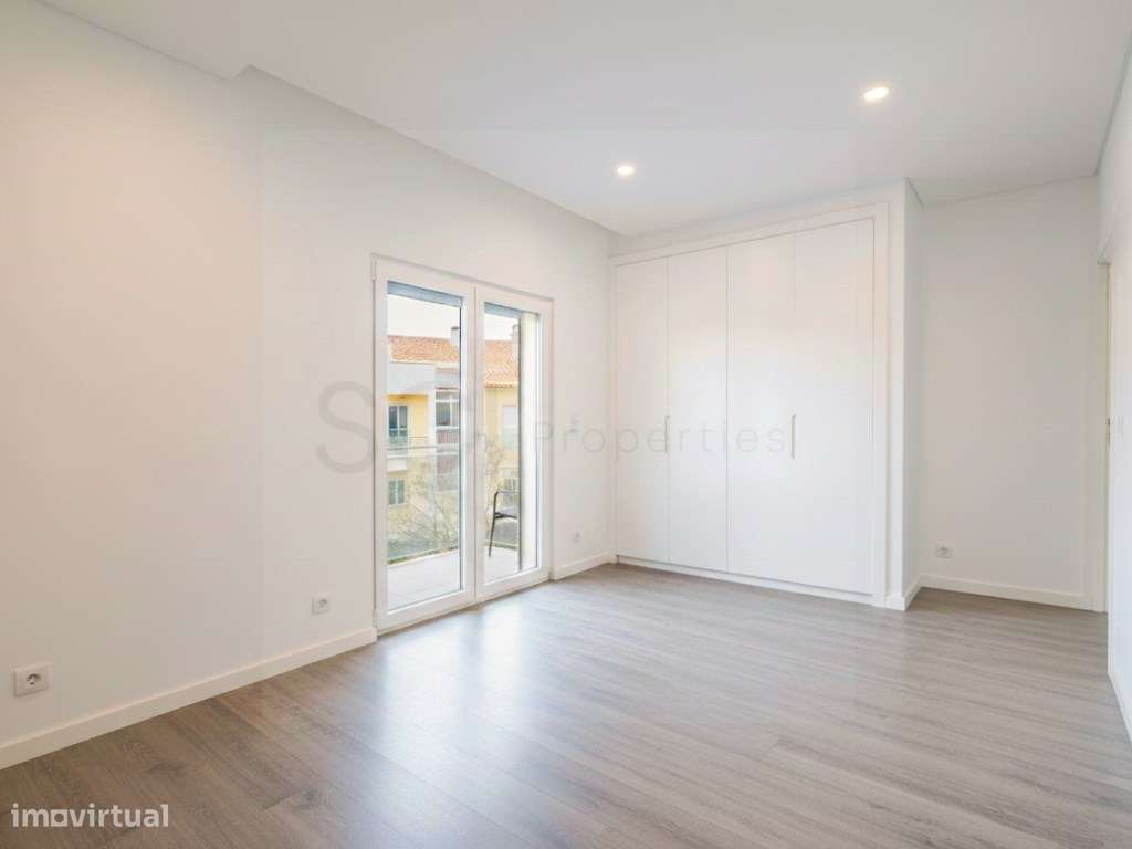 Apartamento T2 Garagem e Arrecadação Sobreda-19