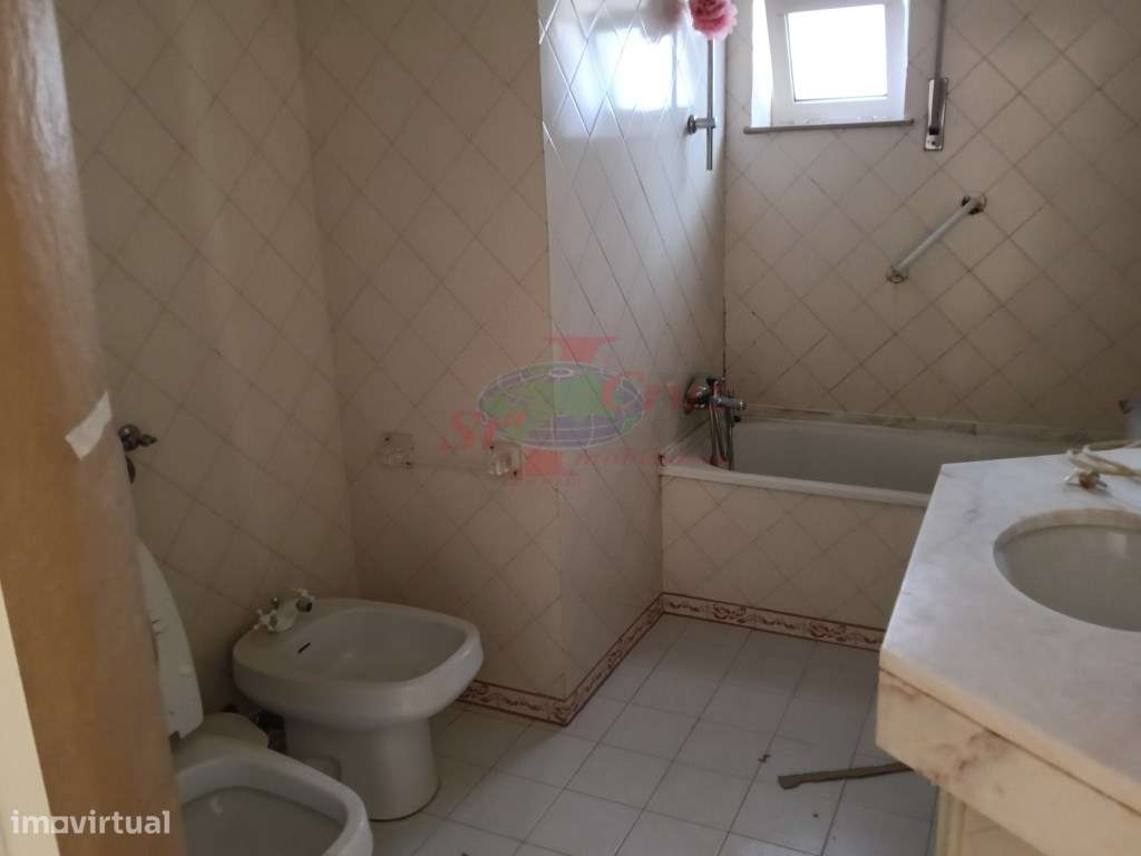 T4 com garagem Junto Piscinas Celas-8