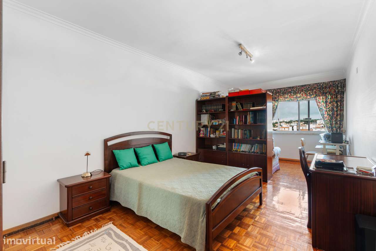 Apartamento T2 com varanda e vista desafogada-8