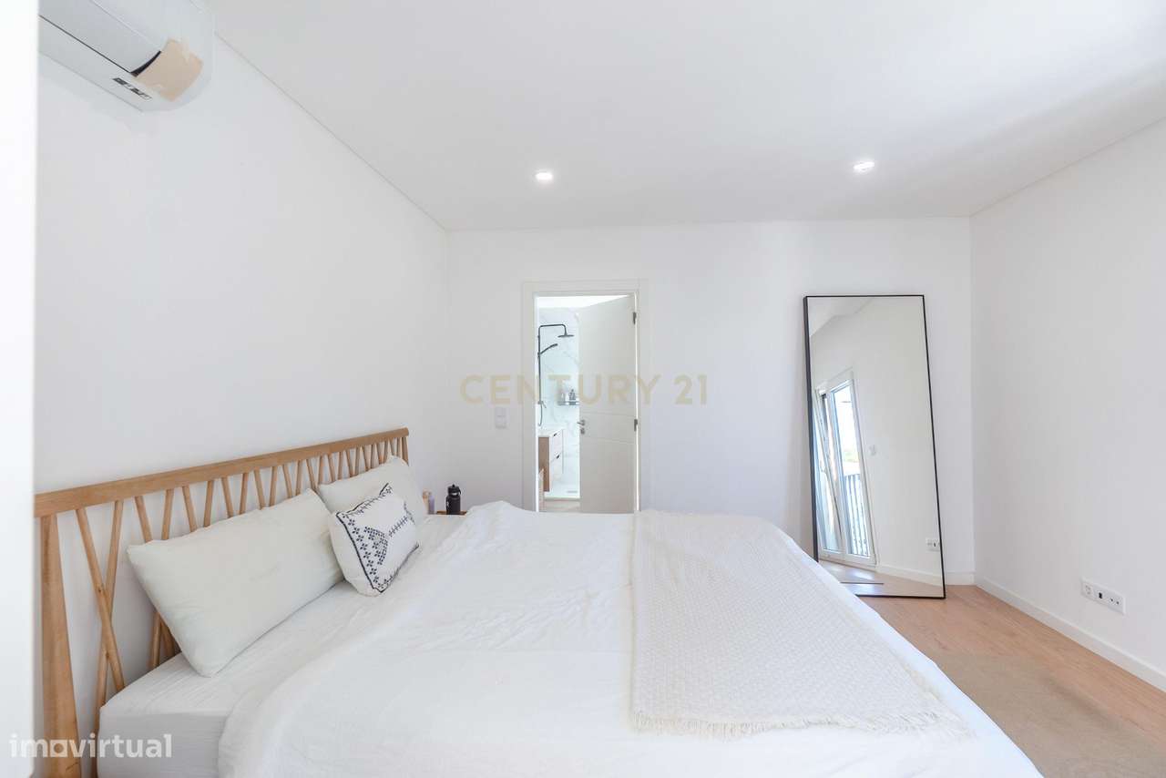 Moradia T3 + 2 com Piscina - Foros de Amora-17