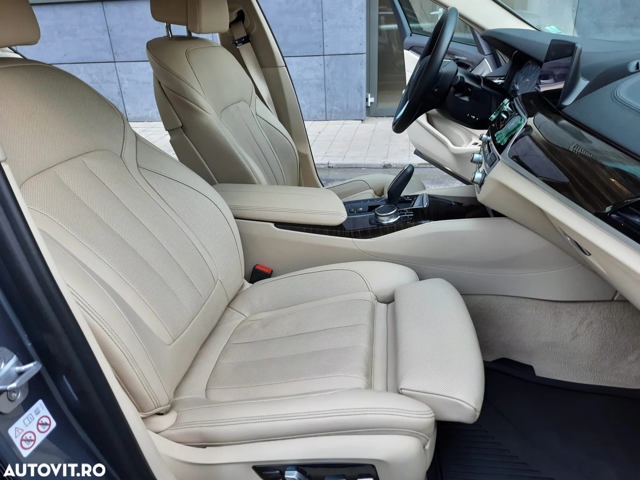 BMW Seria 5 530e Aut. Luxury Line - 10