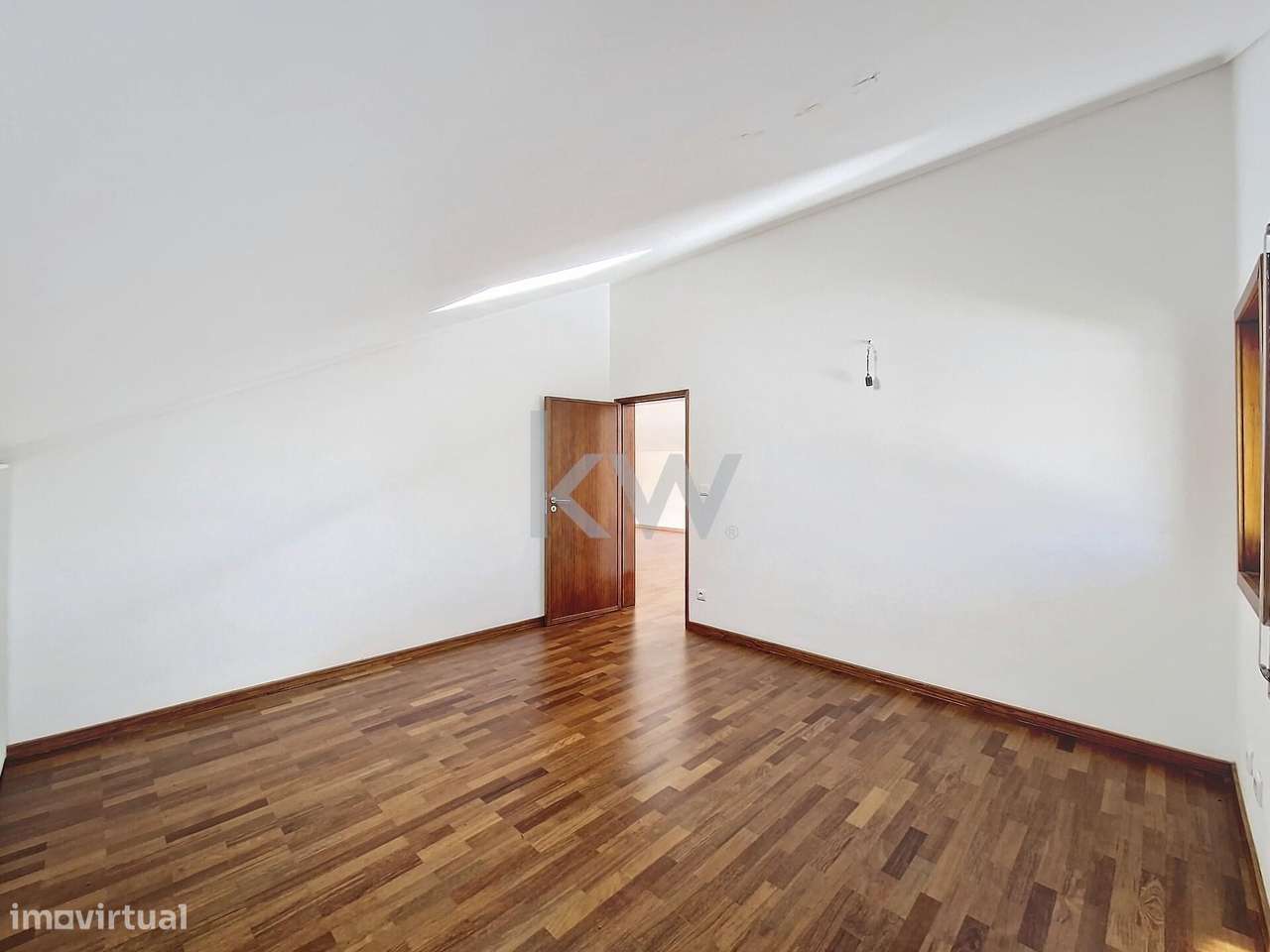 Moradia com 6 quartos, piscina aquecida, anexo e terreno com 2500m2 em-40