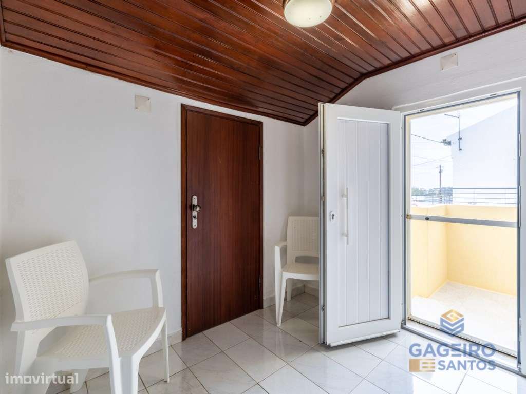 Moradia Remodelada T2 + 2-25