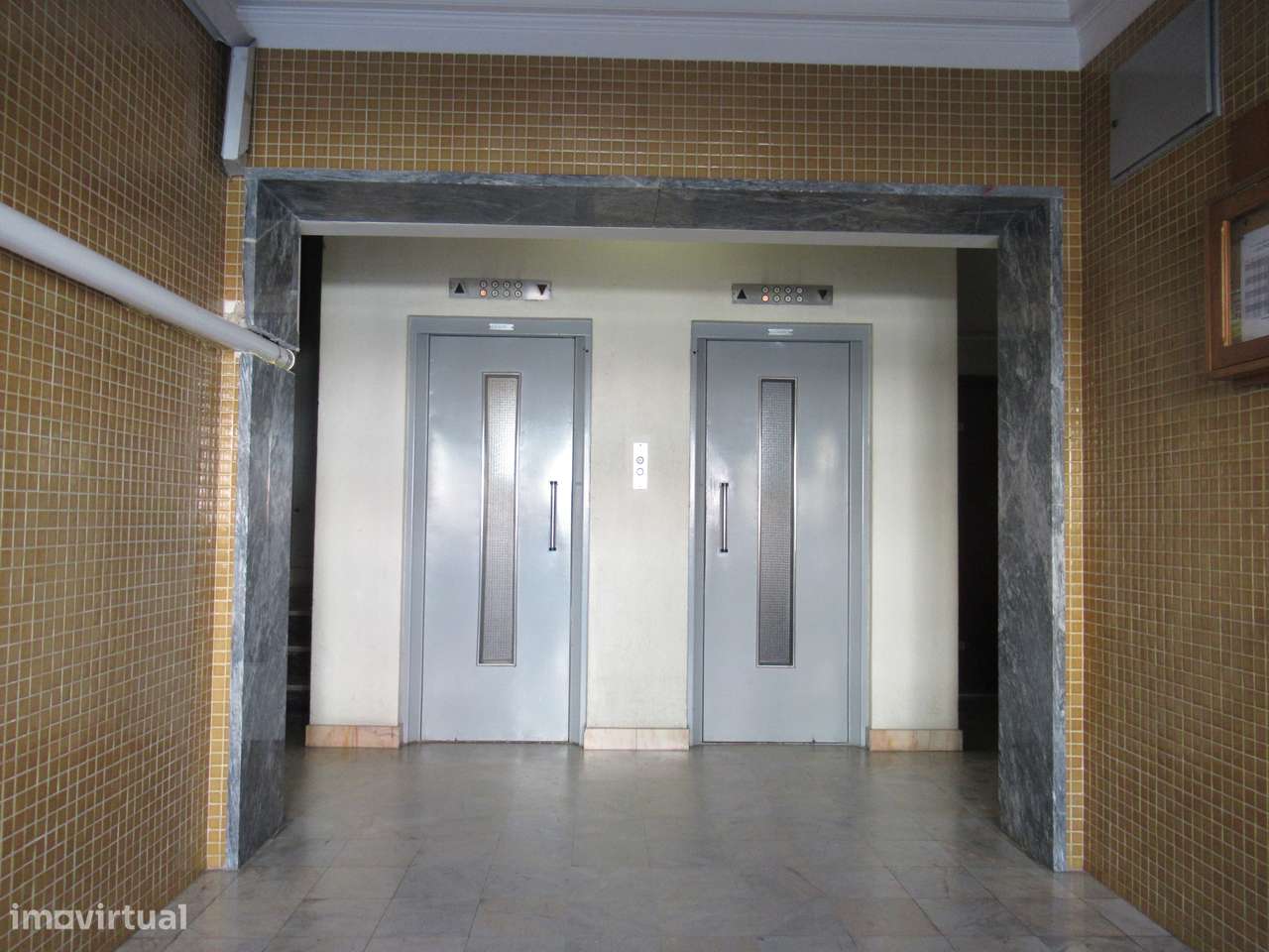 Apartamento T2 renovado na Amora, perto do rio-16