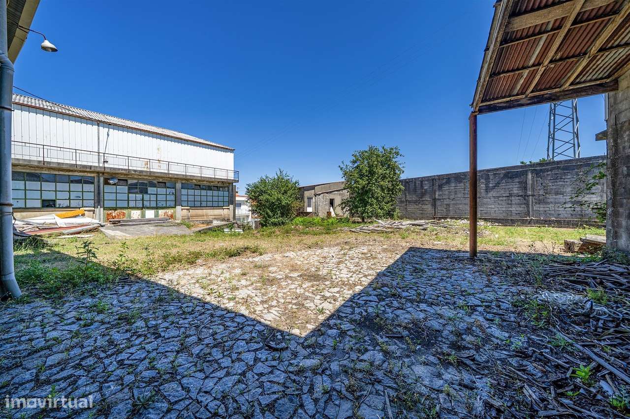 Conjunto de Pavilhões Industriais para Reabilitação | Parada de Tibães-45