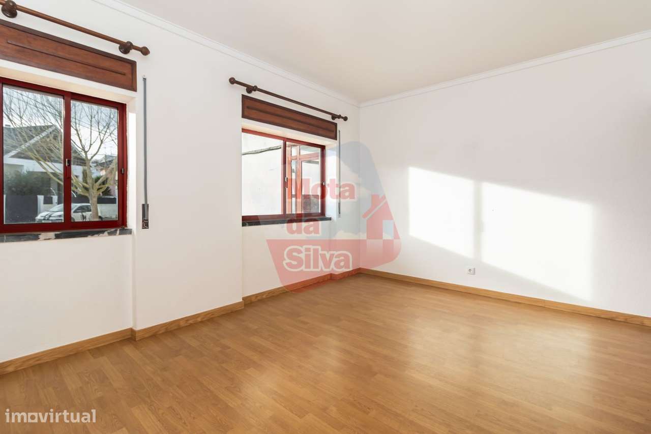 Excelente Apartamento 2 Assoalhadas no Funchalinho-11