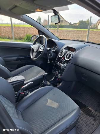 Opel Corsa 1.2 16V Cosmo - 9