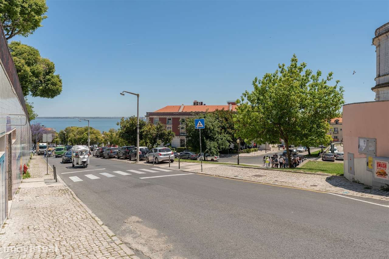 Apartamento T2 renovado, às portas de Alfama, Lisboa.-18