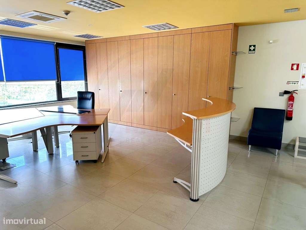 Escritório e instalações para arrendamento com 300 m2, totalmente m... - Grande imagem: 2/13