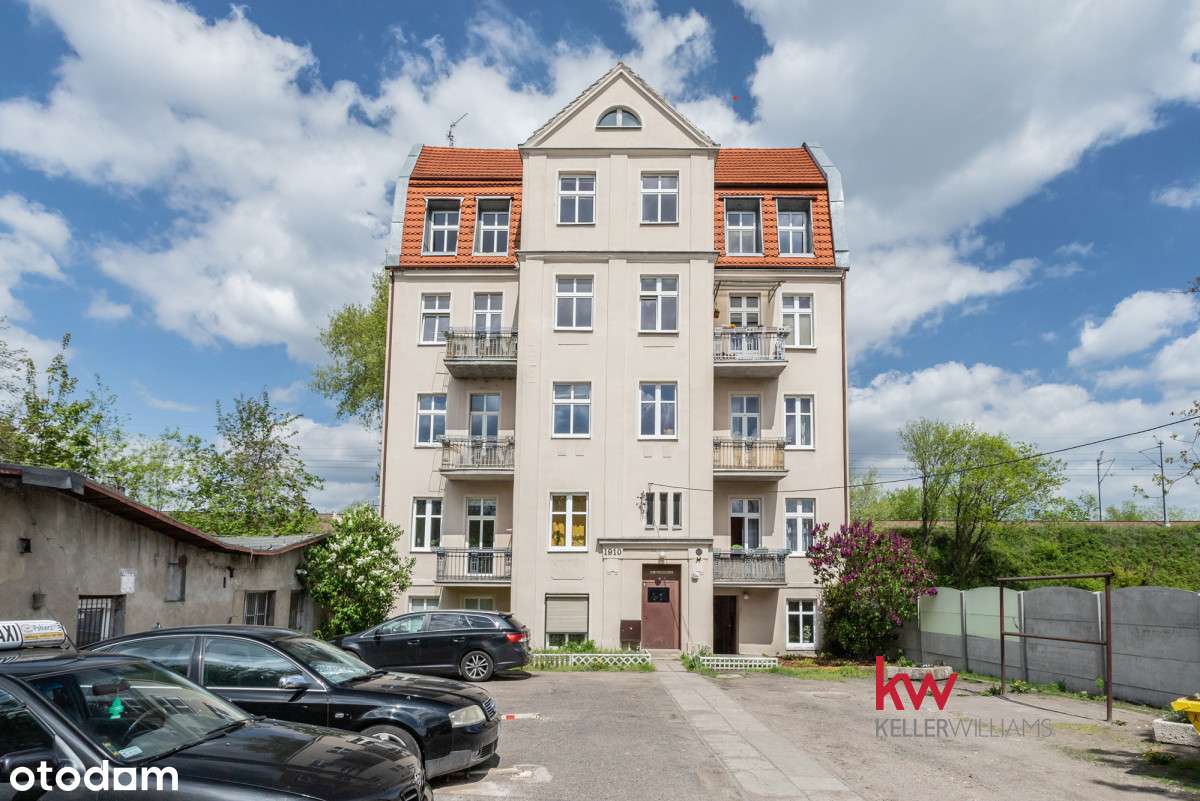 Mieszkanie w kamienicy do remontu, z balkonem