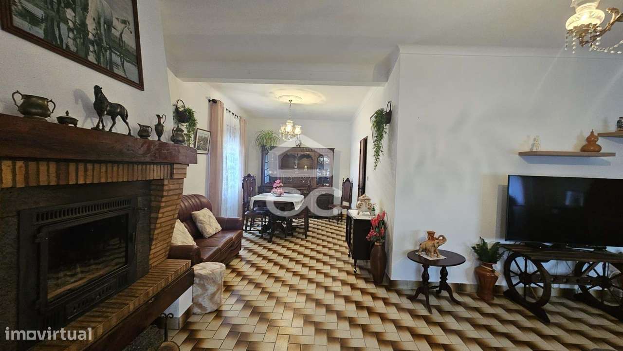 Moradia V4 com 174 M2, aproveitamento de sótão, garagem para 2 viatura-22