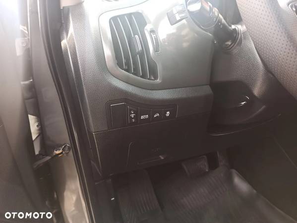 Kia Sportage 2.0 CRDI 4WD Automatik Dream-Team Edition - 7