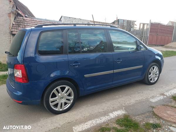 Volkswagen Touran 1.9 TDI Conceptline Aut - 2