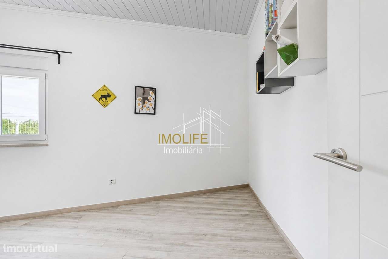 Moradia T4 com Piscina + Moradia T1 - Moita-20