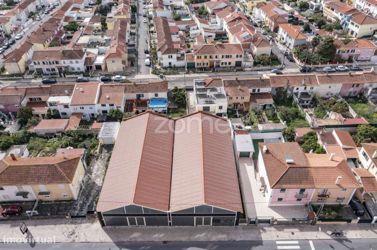 Armazém em artéria movimentada de Queluz, com ABC 796m2 - Grande imagem: 1/22