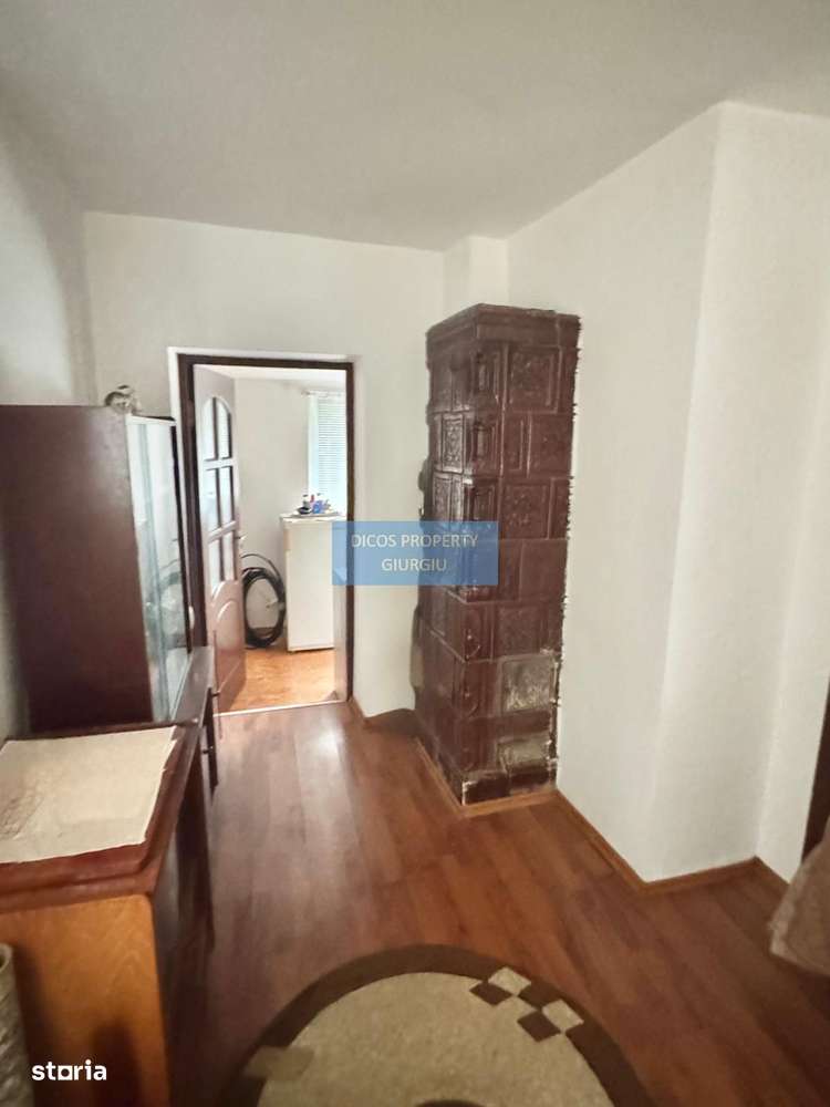 Casa de vanzare - Imagine principală: 4/8