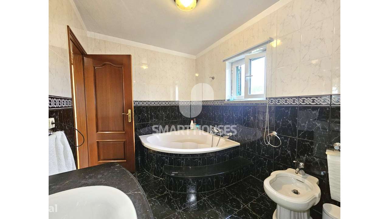 Moradia T4 Poços c/ terreno-37