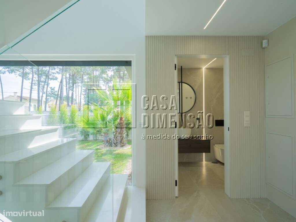 Moradia isolada de Arquitectura Moderna de tipologia T3 na zona da ... - Grande imagem: 4/60