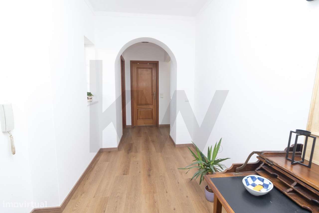Exclusivo em Alvor: Moradia Isolada T5 com Máxima Privacidade e Confor-7