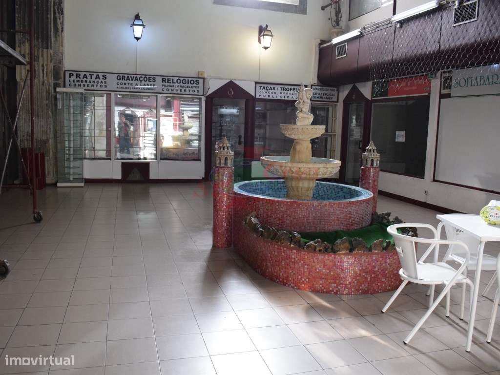 Loja de r/c centro Comercial Sofia-11