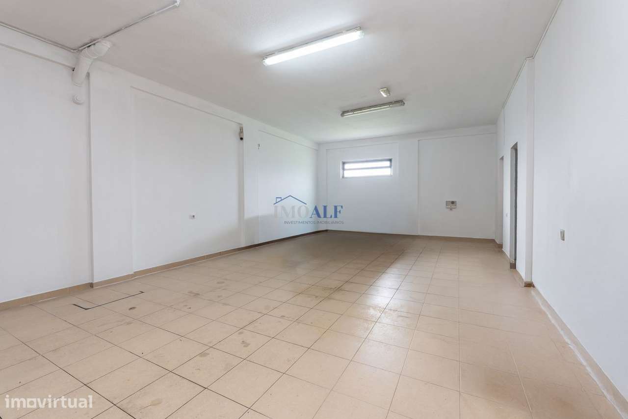 Garagem para arrendar com cozinha e casa de banho - Grande imagem: 5/11