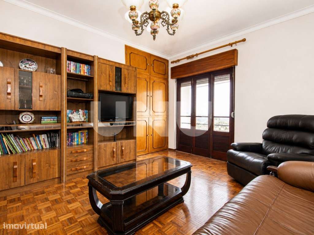 Moradia Bifamiliar T4 + T1 com garagem nas Paredes, em Alenquer!-10
