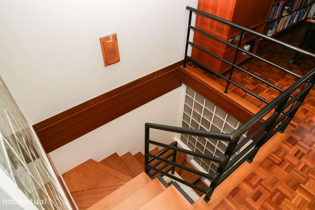 Apart. T3 Duplex c/4 casas de banho, varanda e vista Rio Tejo.-37